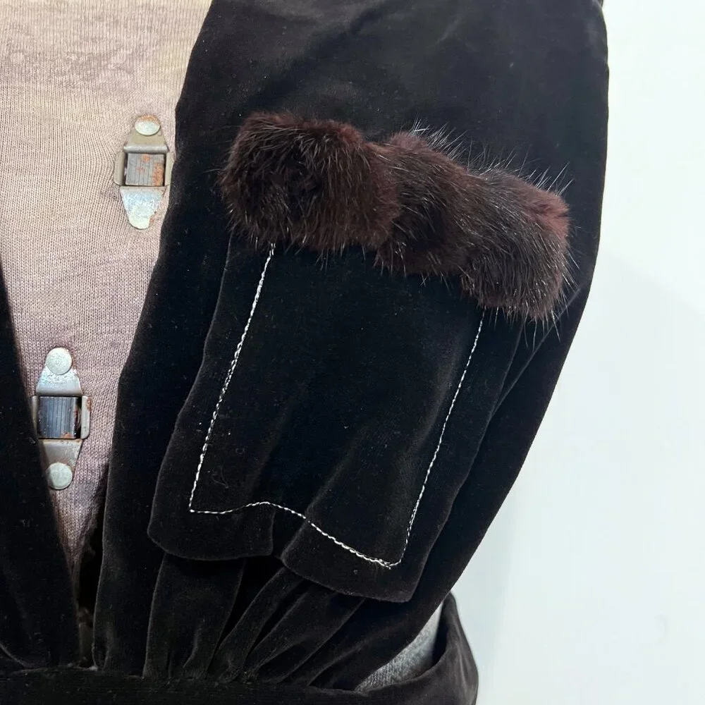 Vintage 1940s Black Velvet Pinafore Dress with Fur Trimmed Pockets Size S/M - Picture 5 of 10